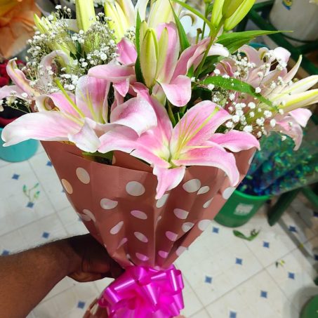 10 Oriented Lilies Bouquet